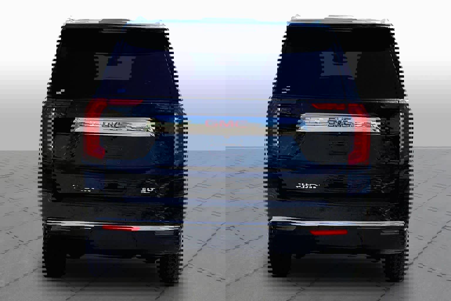 Used 2023 GMC Yukon XL SLT w/ SLT Premium Package image 5