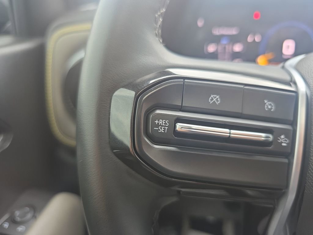 Used 2024 Chevrolet Colorado ZR2 w/ Technology Package AWD/4WD image 30
