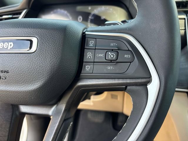 Used 2024 Jeep Grand Cherokee Limited w/ Black Appearance Package image 19