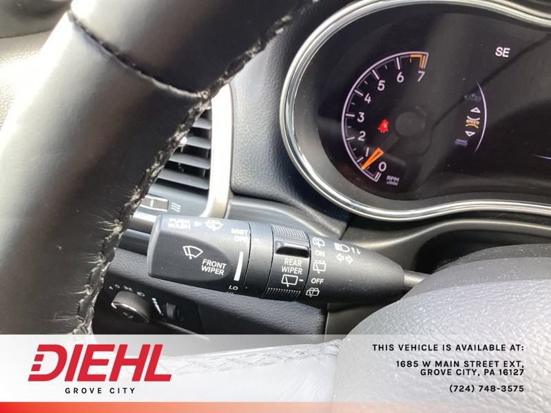 Used 2021 Jeep Grand Cherokee Laredo X AWD/4WD image 32