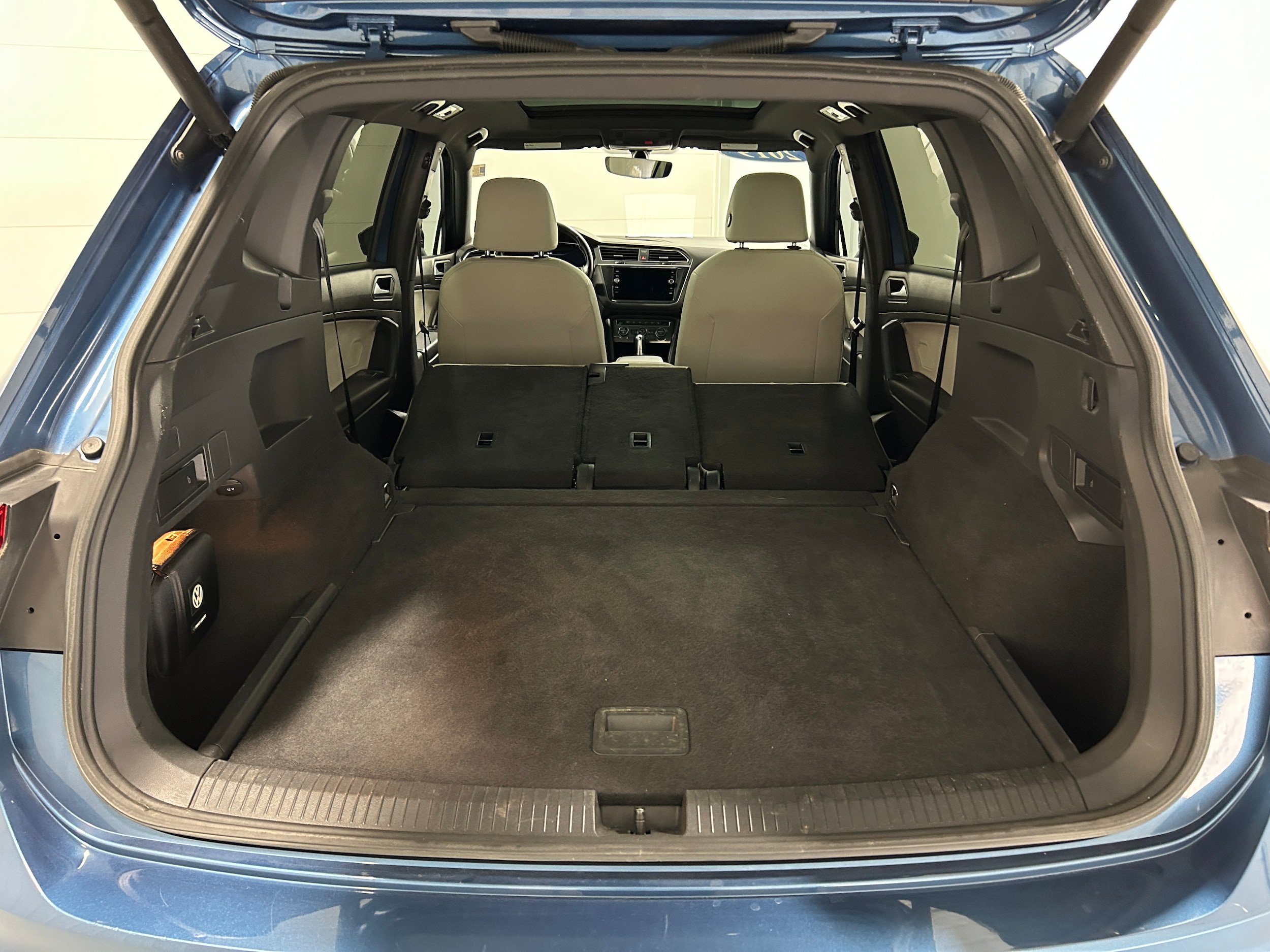Used 2019 Volkswagen Tiguan SEL R-Line AWD/4WD image 34