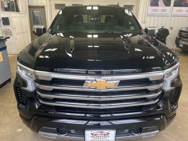 Used 2025 Chevrolet Silverado 1500 High Country w/ Technology Package image 3