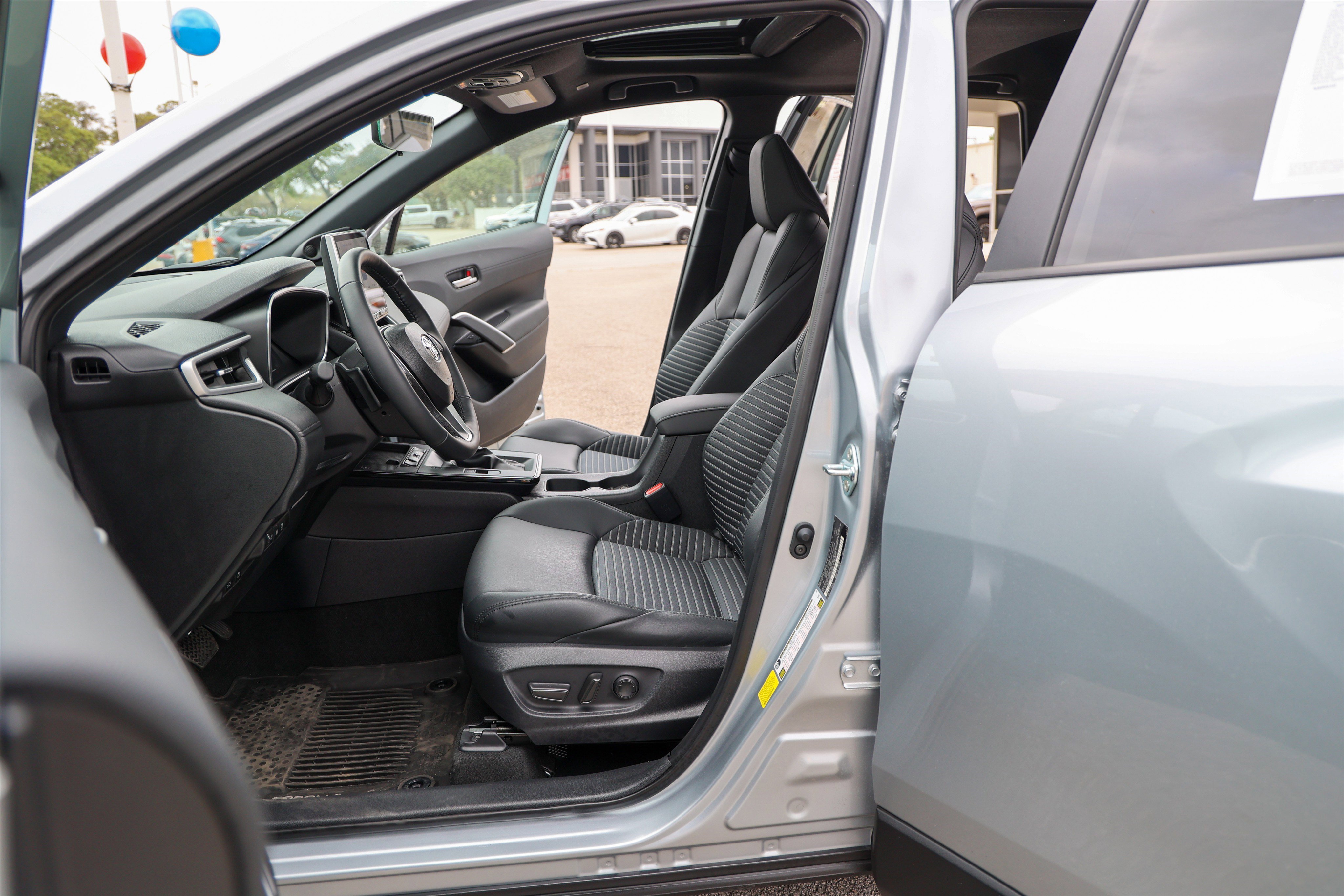 Used 2026 Toyota Corolla Cross XSE w/ Convenience Package image 31