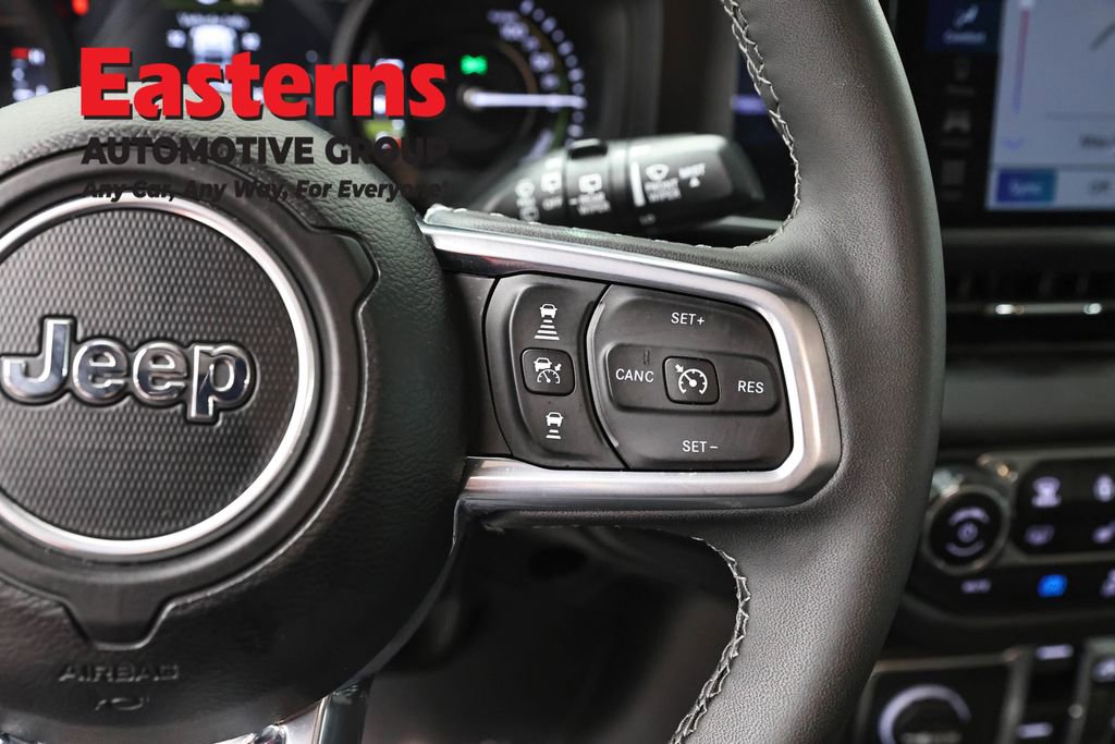 Used 2025 Jeep Wrangler Unlimited Sahara image 16