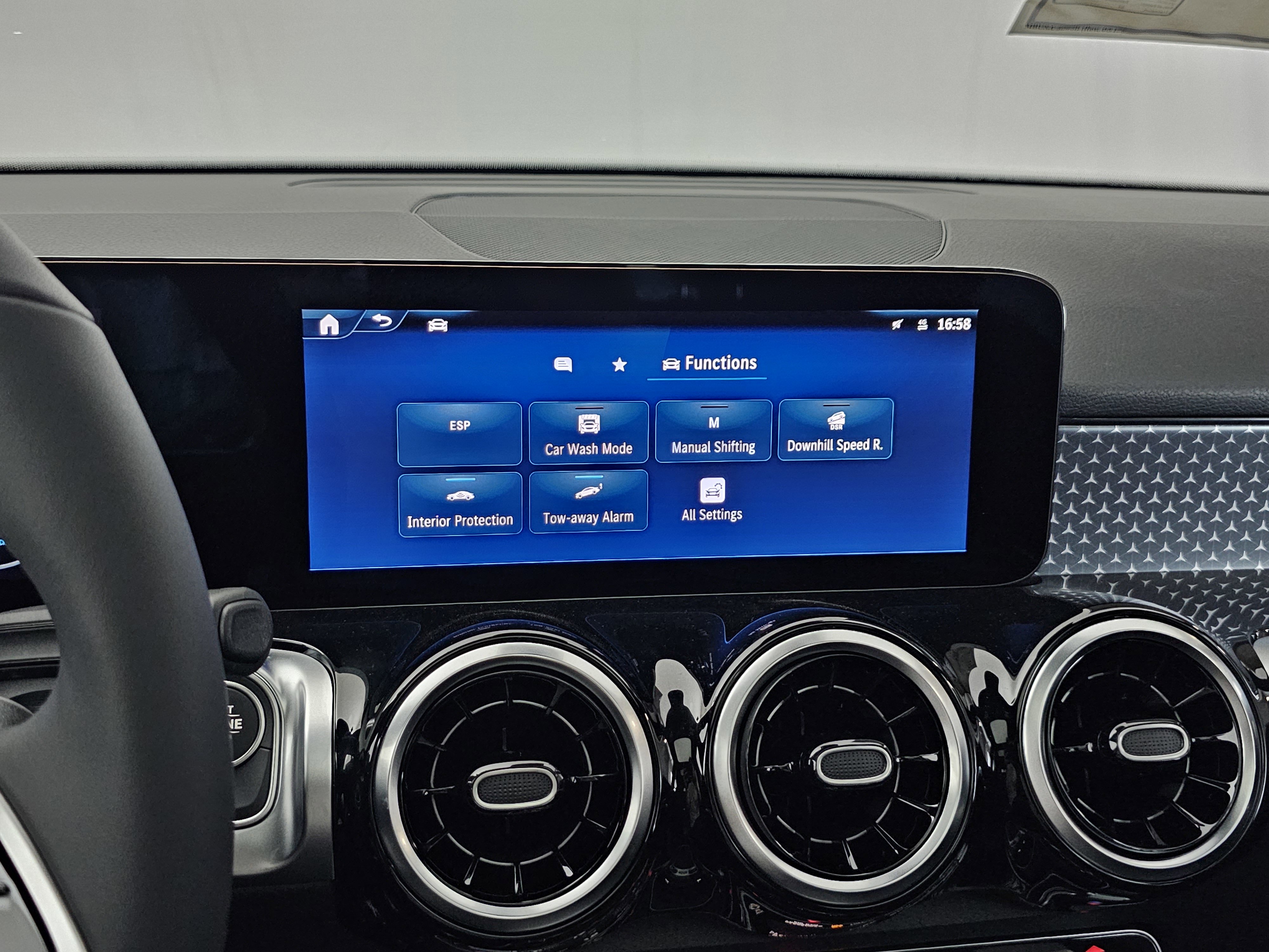 New 2026 Mercedes-Benz GLB 250 4MATIC image 44