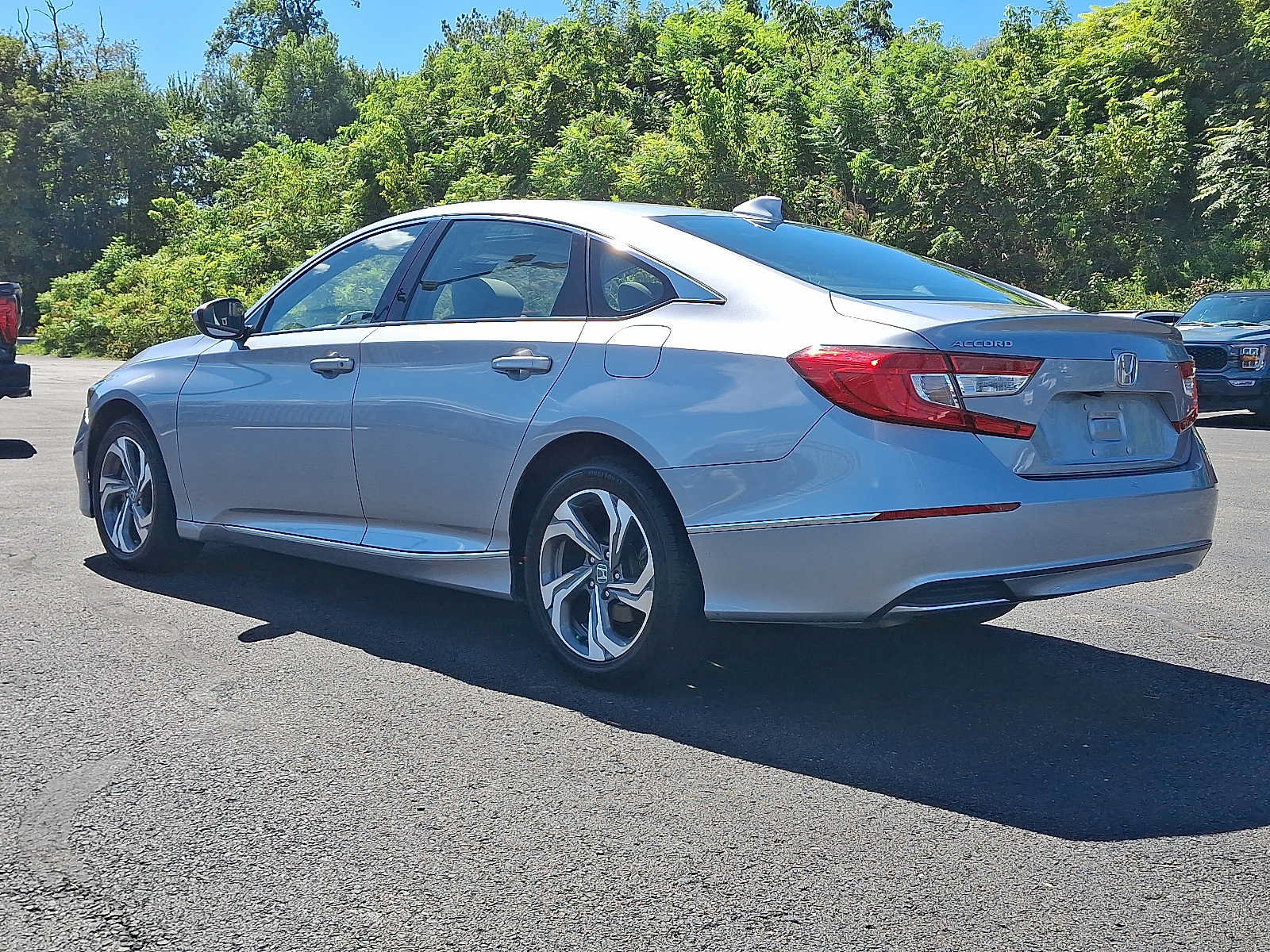 Used 2018 Honda Accord EX image 4