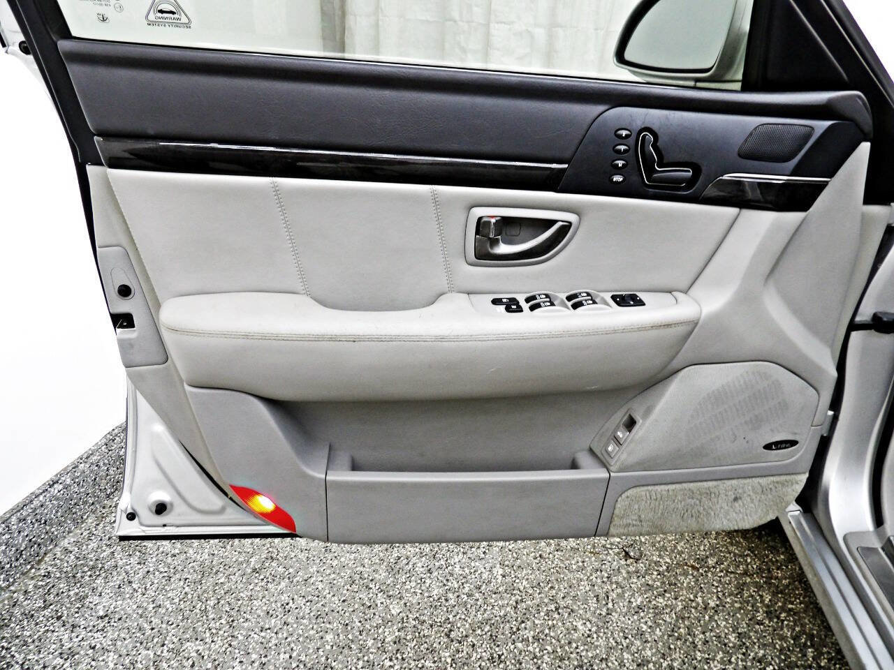 Used 2007 Kia Amanti w/ Leather Pkg image 12