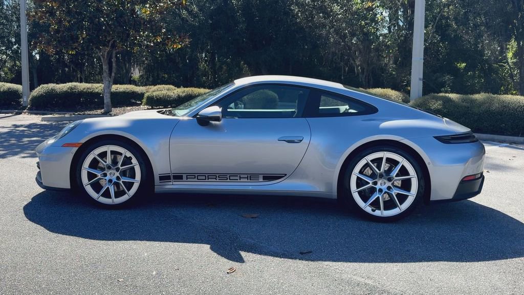 Used 2025 Porsche 911 Carrera image 5