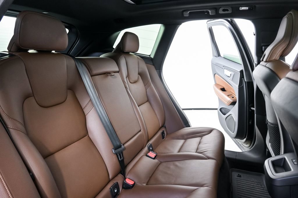 Certified 2023 Volvo XC60 B5 Plus w/ Climate Package image 23