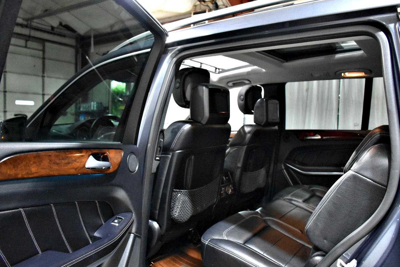 Used 2015 Mercedes-Benz GL 550 4MATIC w/ Accessory Chrome Package image 40
