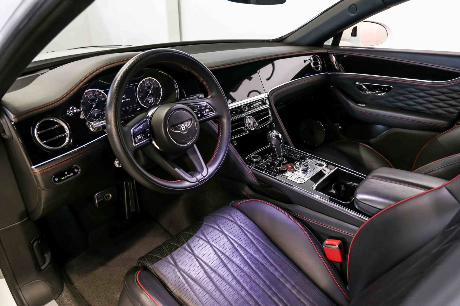 Used 2022 Bentley Flying Spur V8 AWD/4WD image 2