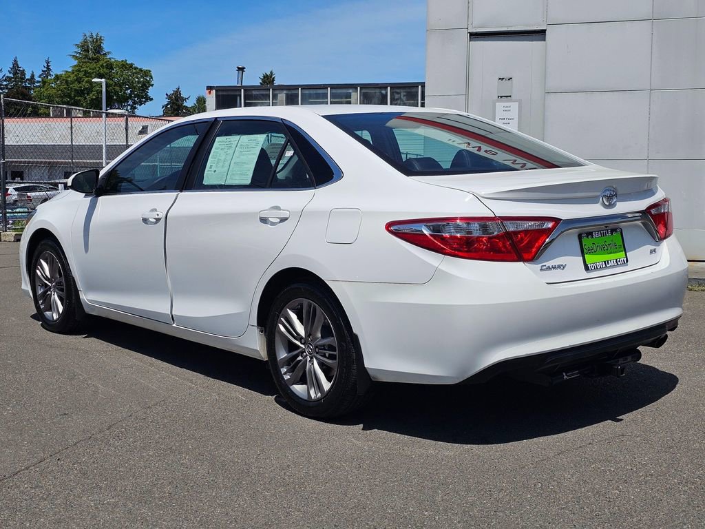 Used 2015 Toyota Camry SE w/ Moonroof Package FWD image 13