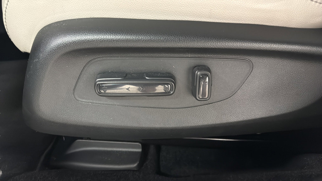 Used 2025 Honda HR-V EX-L image 17