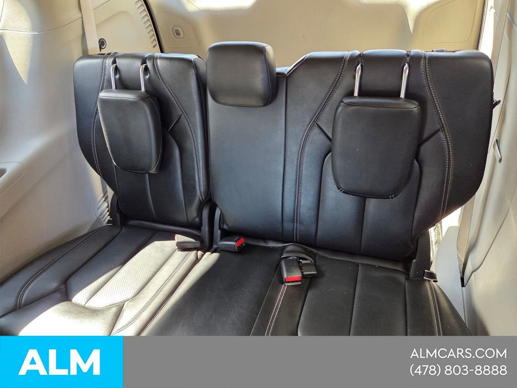 Used 2023 Chrysler Pacifica Touring-L image 9