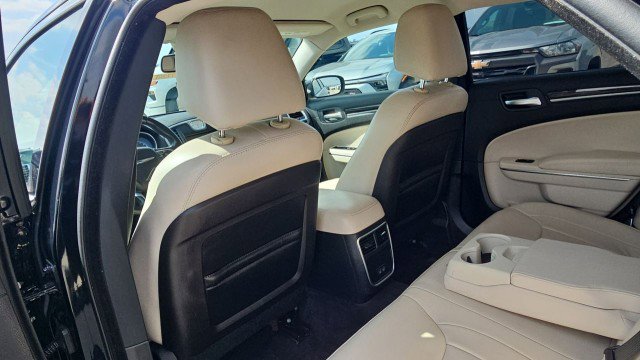 Used 2015 Chrysler 300 Limited RWD image 19