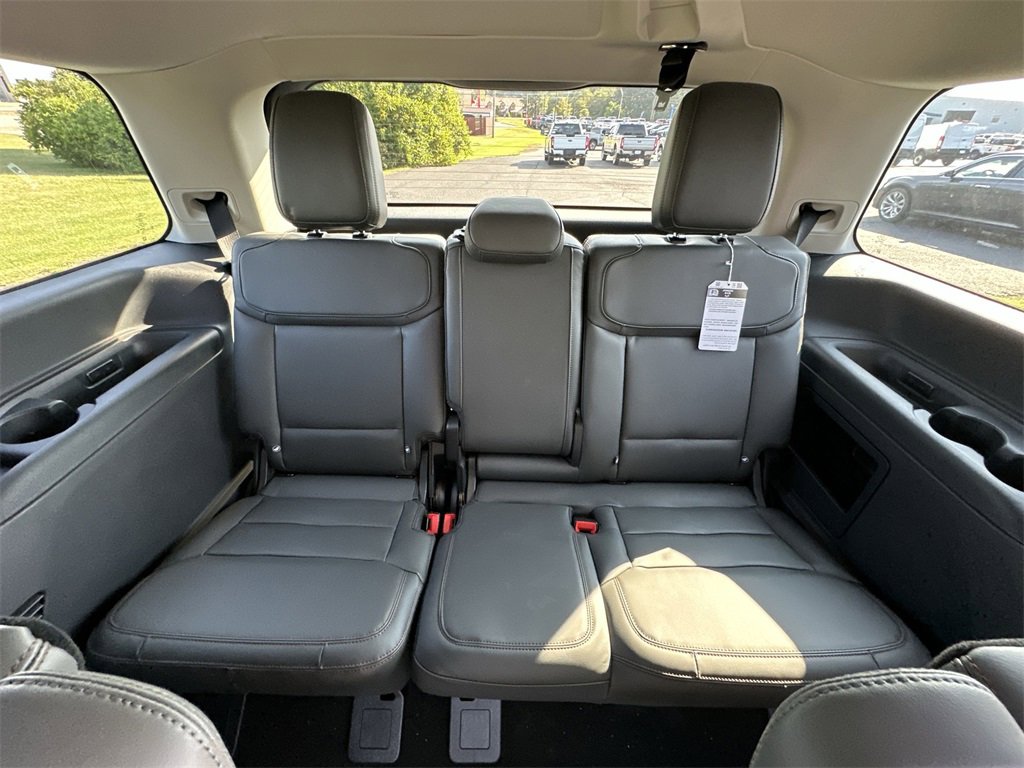 New 2025 Ford Expedition Active image 24