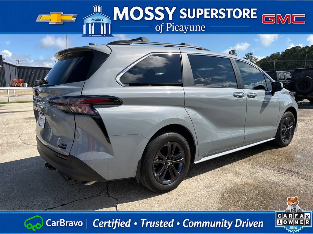 Used 2024 Toyota Sienna XLE Woodland Edition AWD/4WD image 6