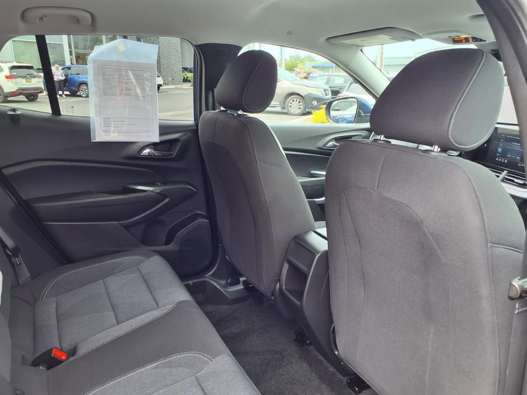 Used 2024 Chevrolet Trax LS w/ LS Convenience Package FWD image 20