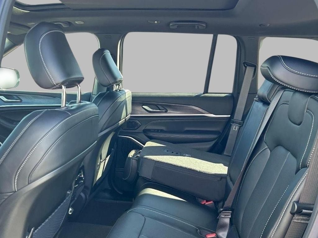 New 2026 Jeep Grand Cherokee Limited AWD/4WD image 5