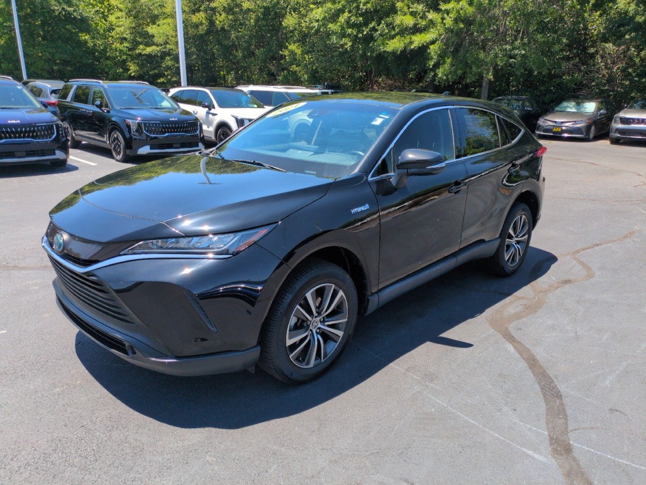 Used 2021 Toyota Venza LE AWD/4WD image 3