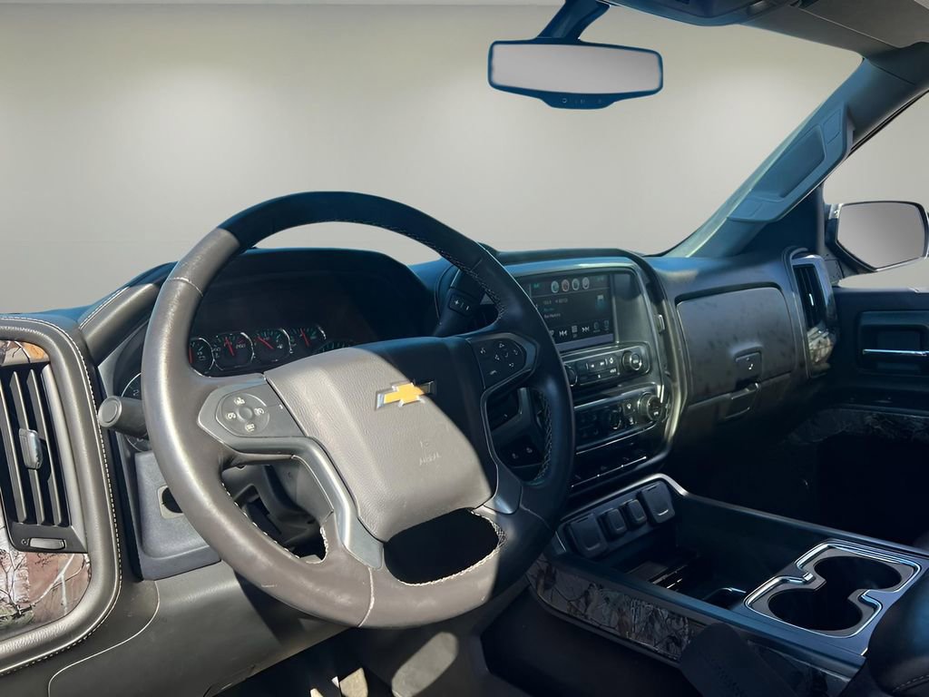 Used 2018 Chevrolet Silverado 1500 LTZ Z71 w/ Realtree Edition image 11