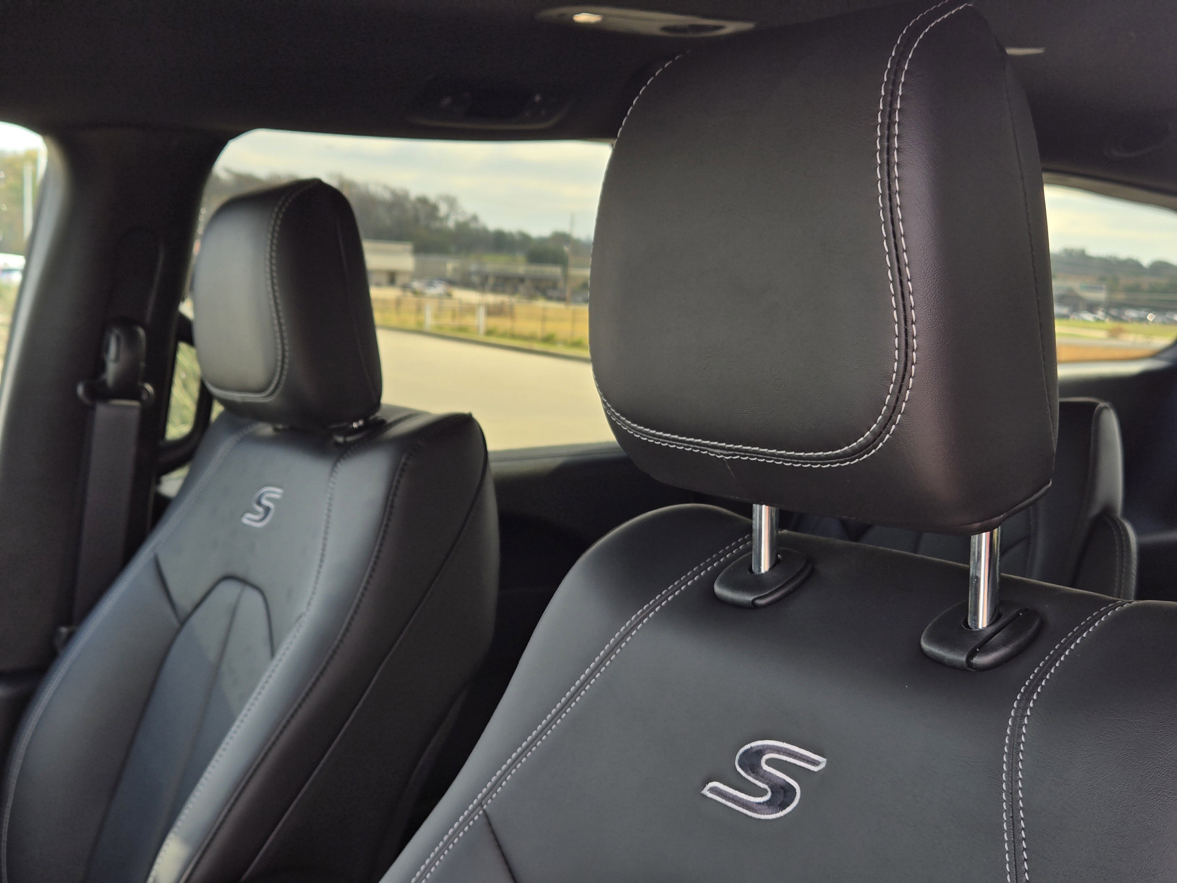 New 2026 Chrysler Pacifica Select w/ S Appearance Package image 12