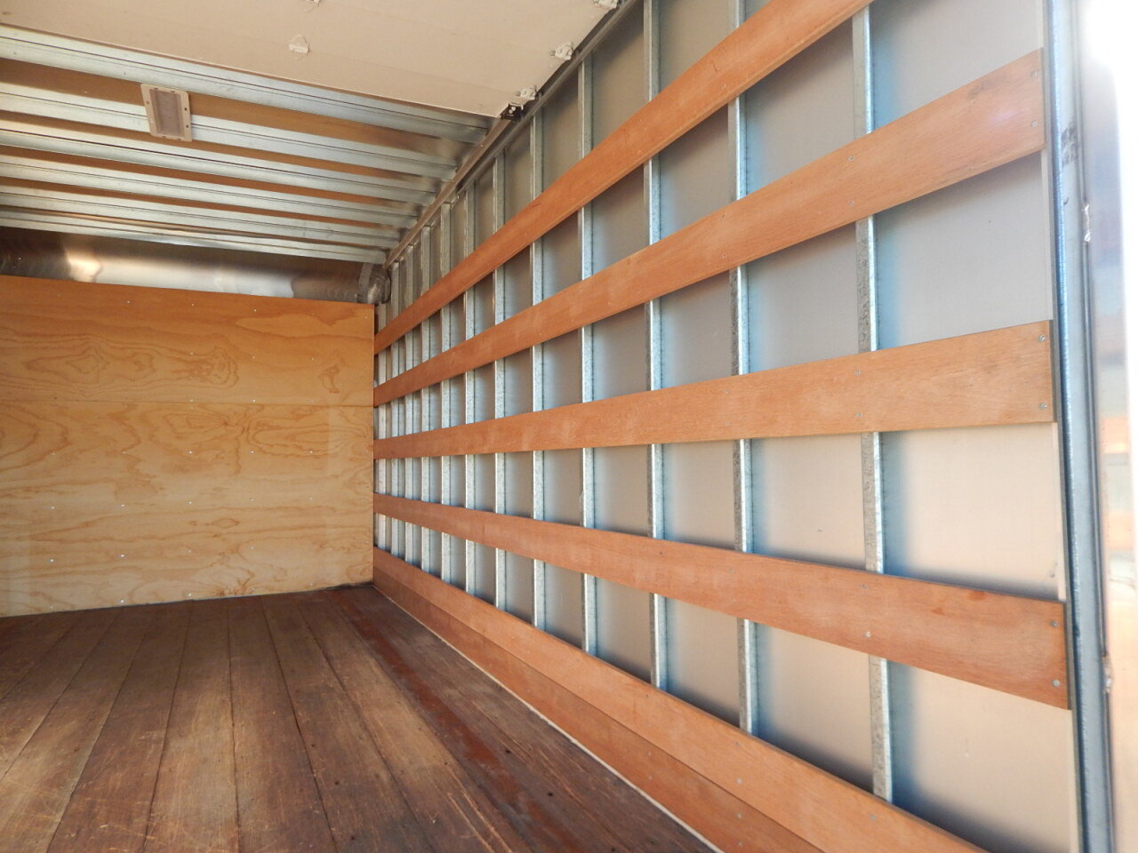 Used 2023 Isuzu NPR image 14