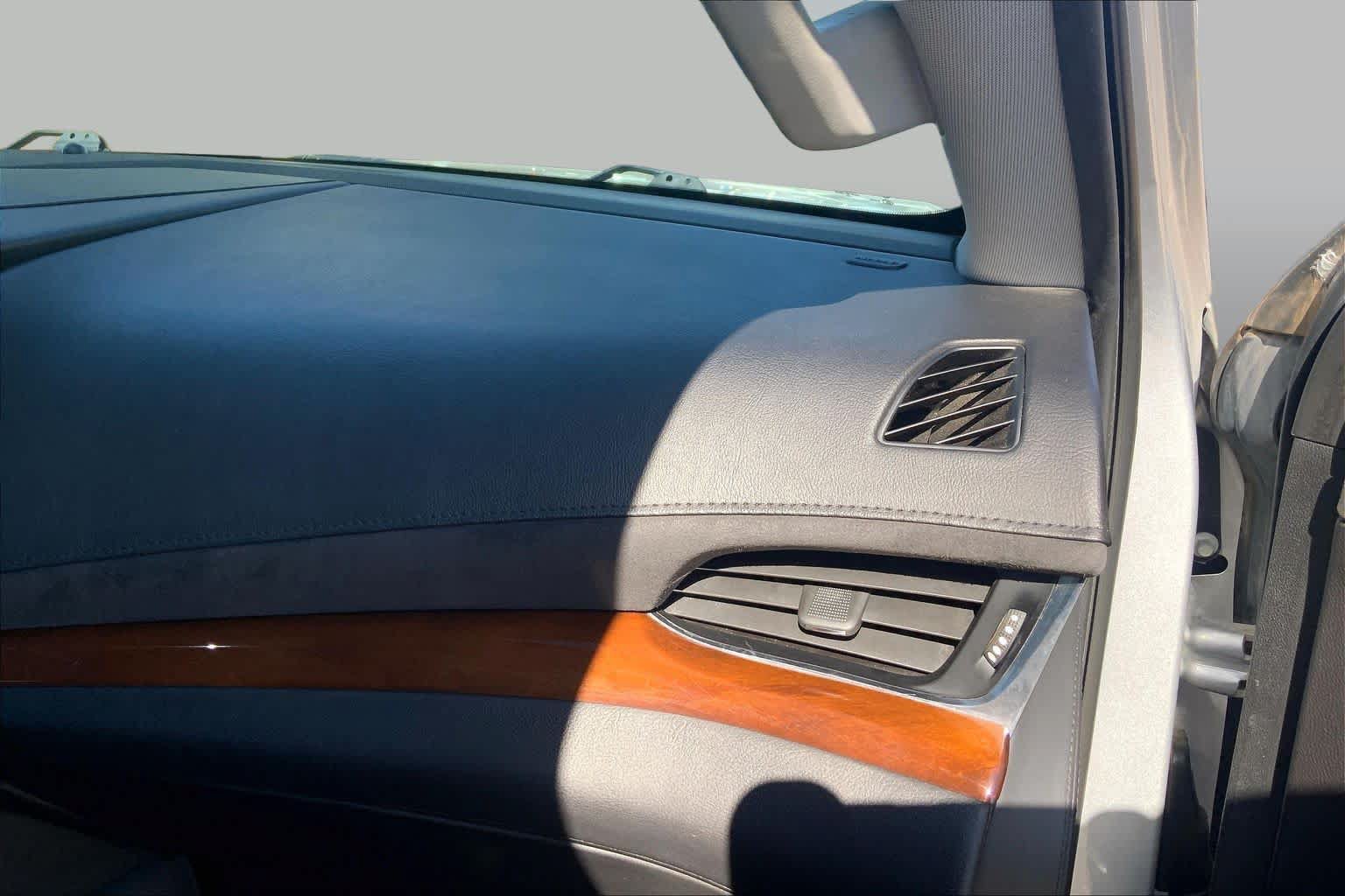 Used 2020 Cadillac Escalade Premium Luxury RWD image 19
