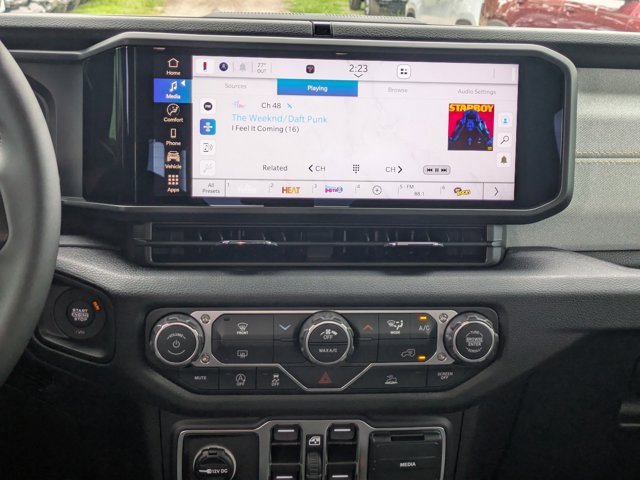 New 2025 Jeep Gladiator Sport image 16