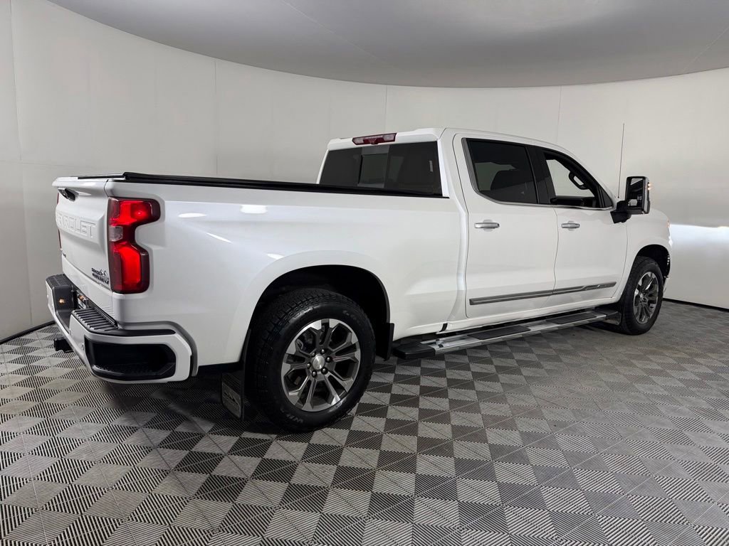 Used 2023 Chevrolet Silverado 1500 High Country w/ Technology Package AWD/4WD image 5