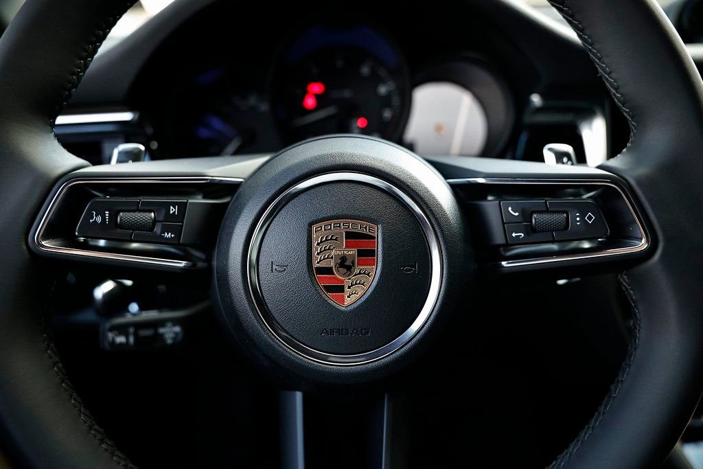 Certified 2026 Porsche Macan image 30