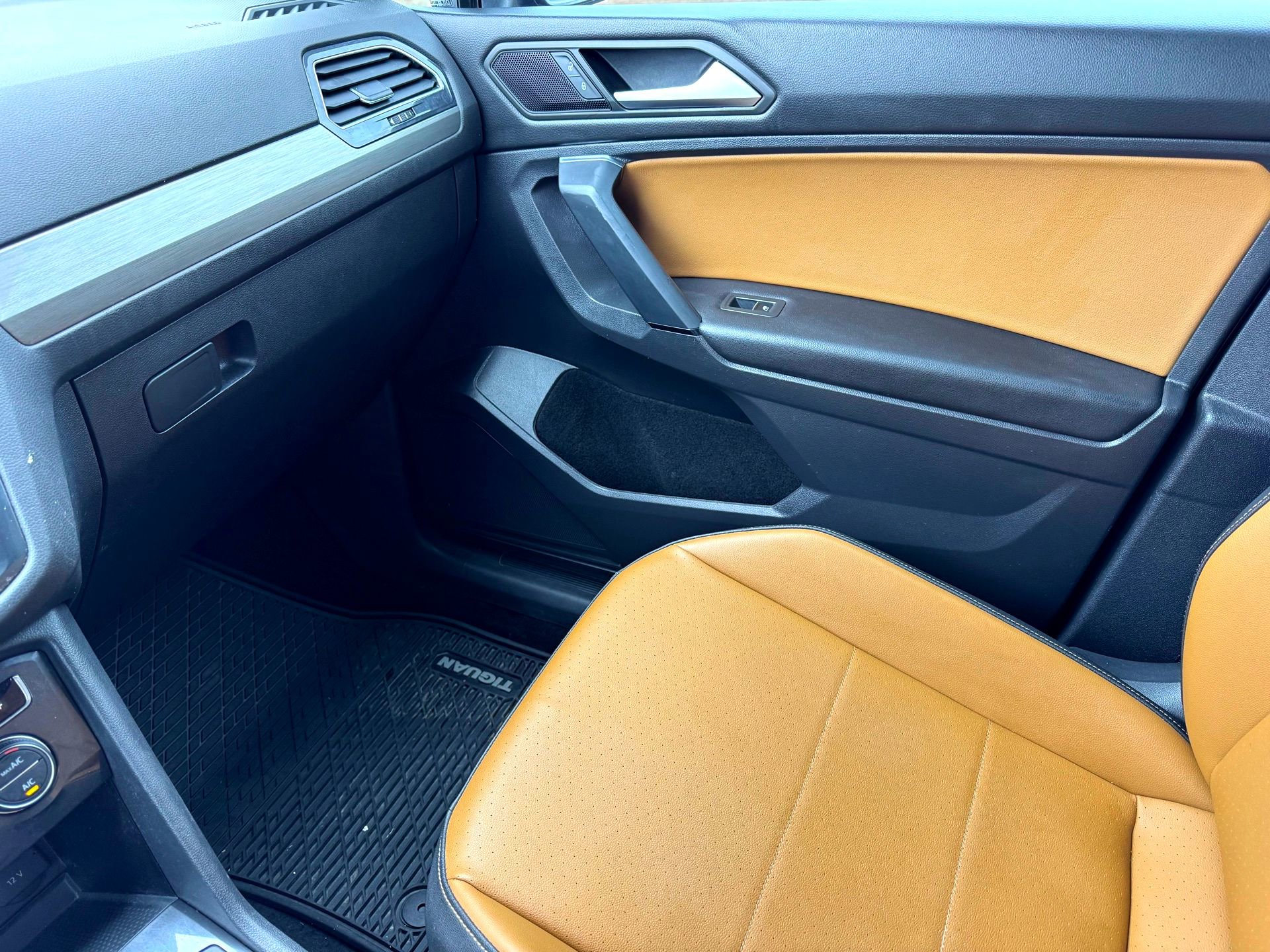 Used 2019 Volkswagen Tiguan SE image 30