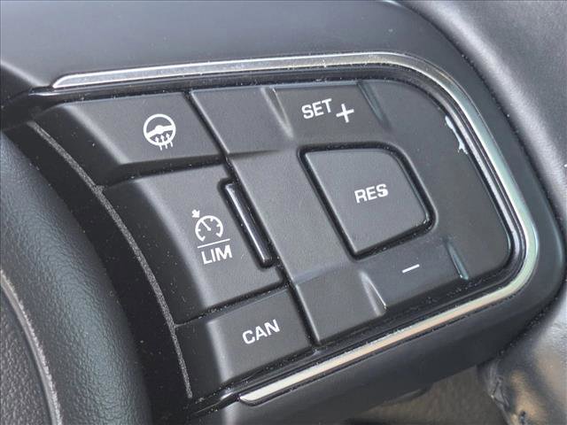 Used 2017 Jaguar F-PACE Prestige image 15