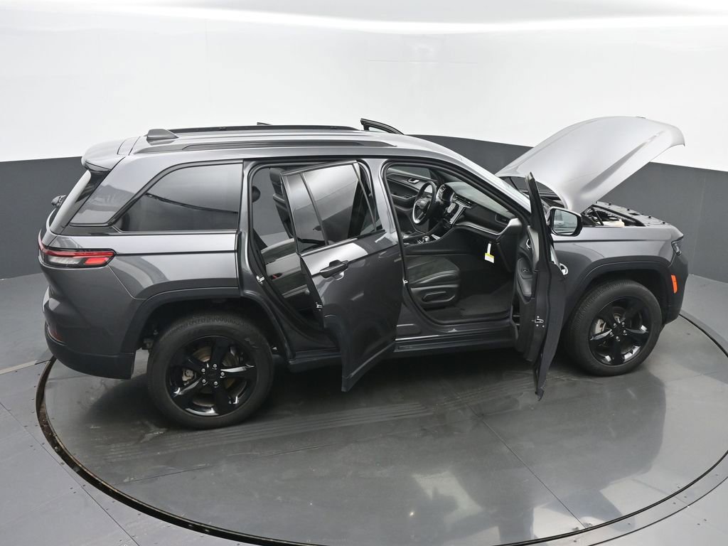 Used 2024 Jeep Grand Cherokee Altitude image 65