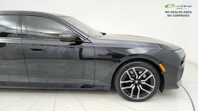 Used 2023 BMW 740i w/ Parking Assistance Package RWD image 7