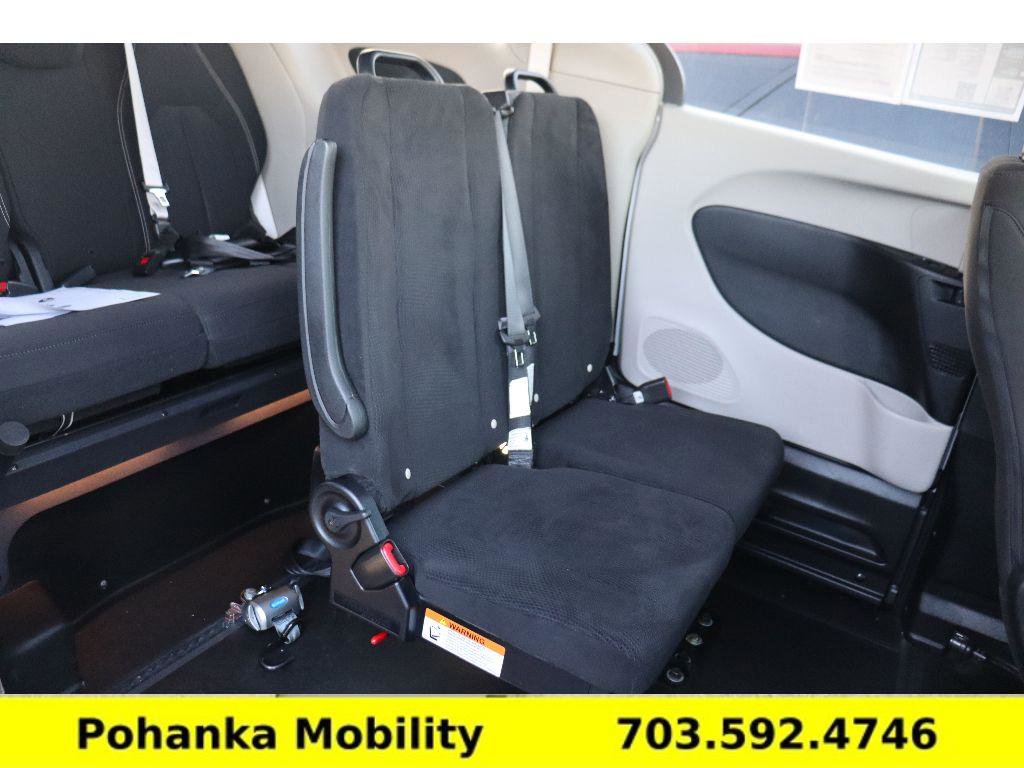 Used 2020 Chrysler Voyager L image 30