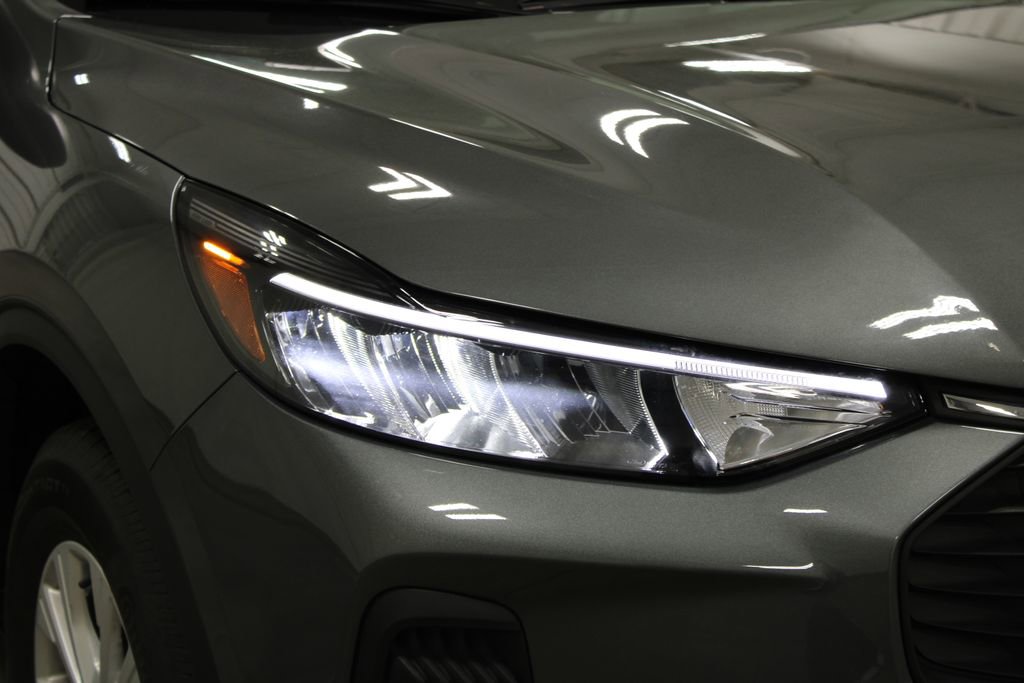 Used 2025 Ford Escape Active AWD/4WD image 12