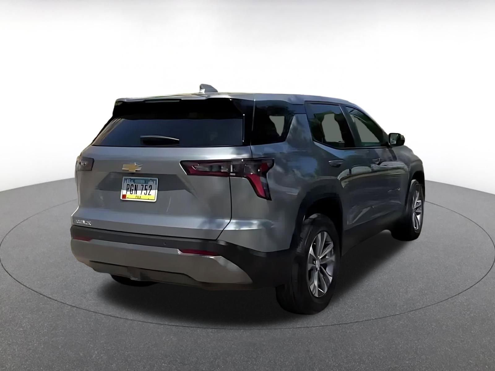 Used 2025 Chevrolet Equinox LT FWD image 13
