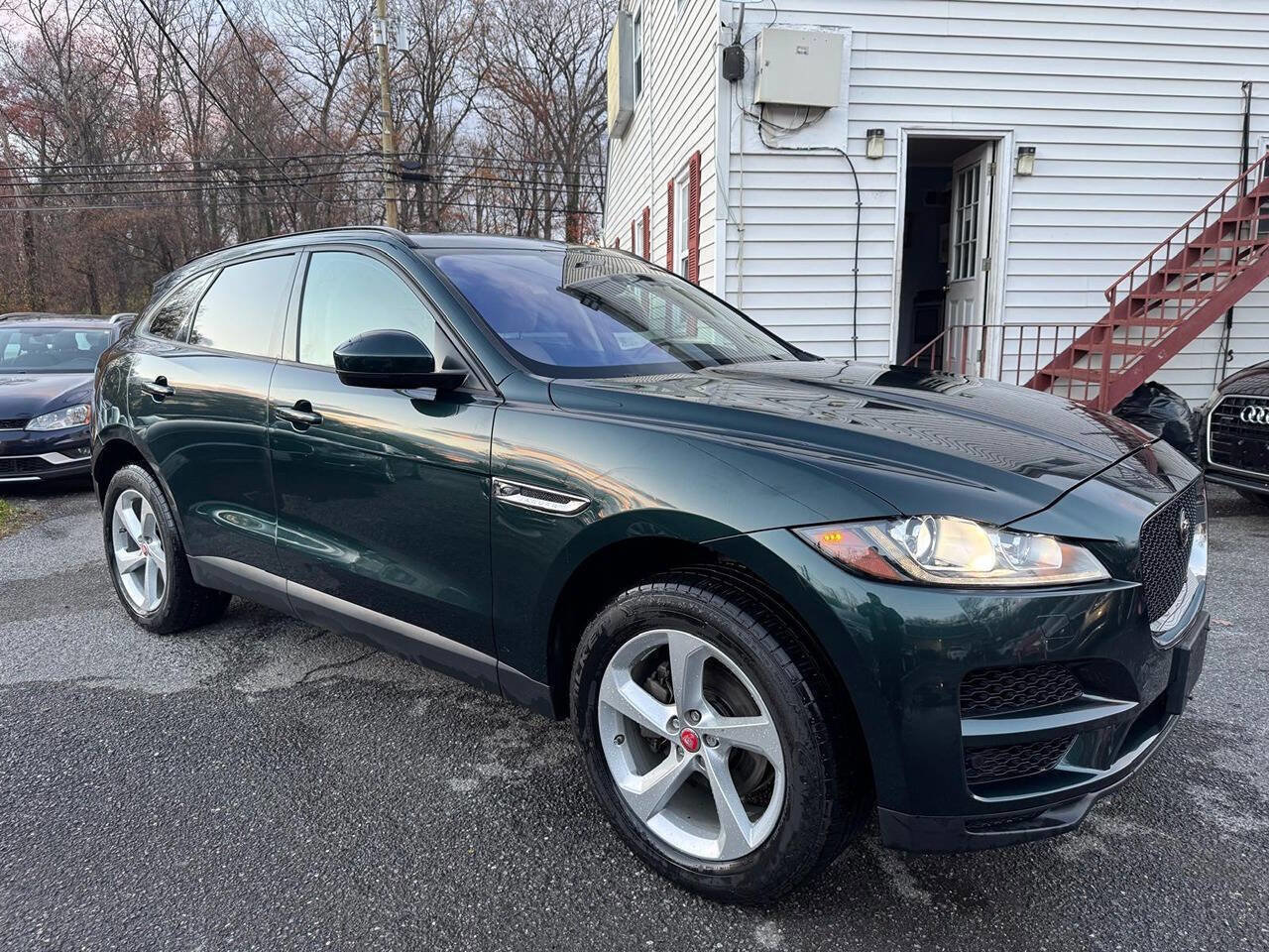 Used 2017 Jaguar F-PACE Premium image 3