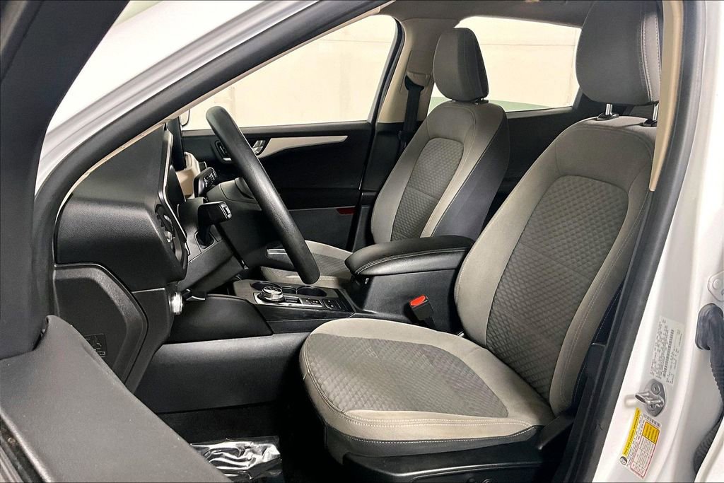 Used 2020 Ford Escape SE image 24