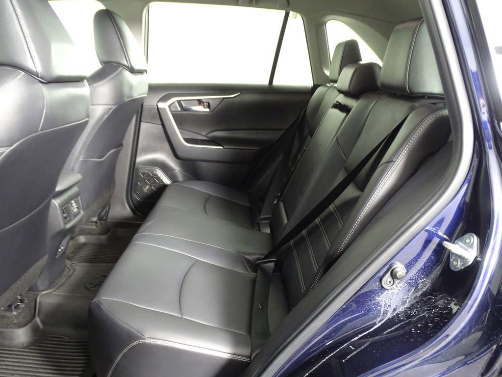 Used 2022 Toyota RAV4 XLE Premium image 11