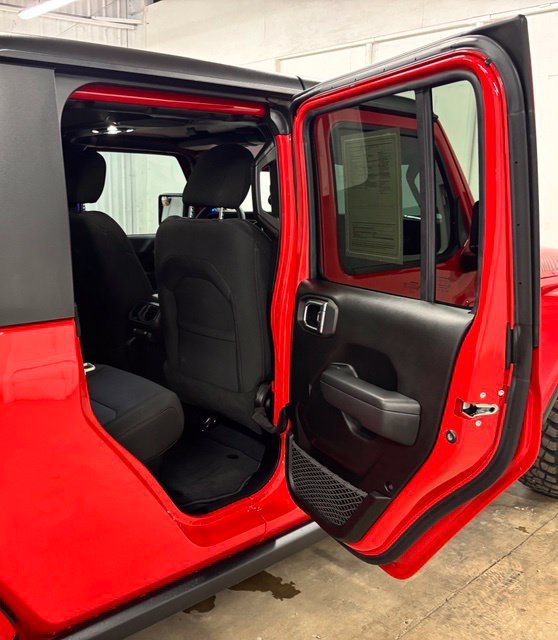 Used 2023 Jeep Gladiator Sport AWD/4WD image 19