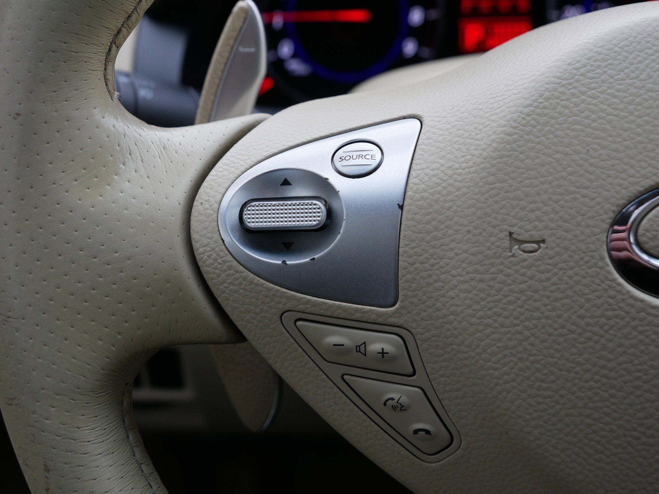 Used 2009 INFINITI FX35 AWD w/ Deluxe Touring Pkg image 31