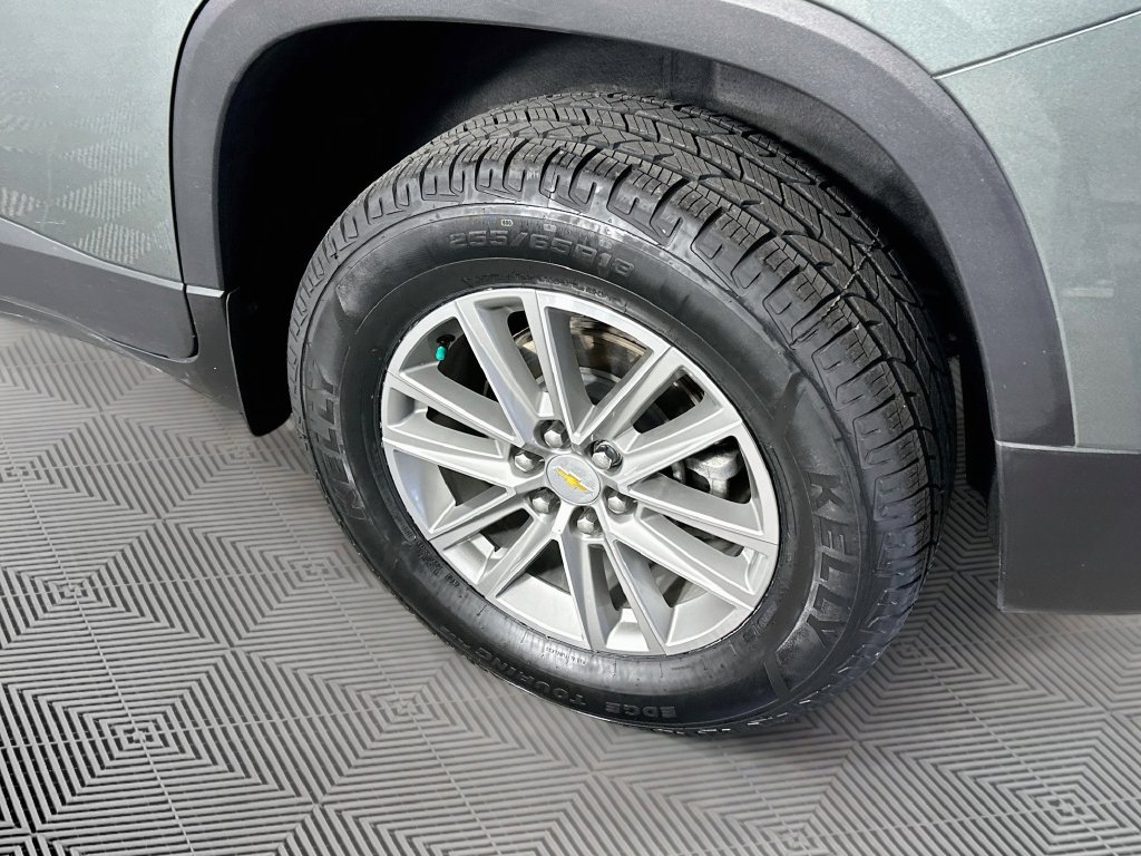 Used 2023 Chevrolet Traverse LT FWD image 40