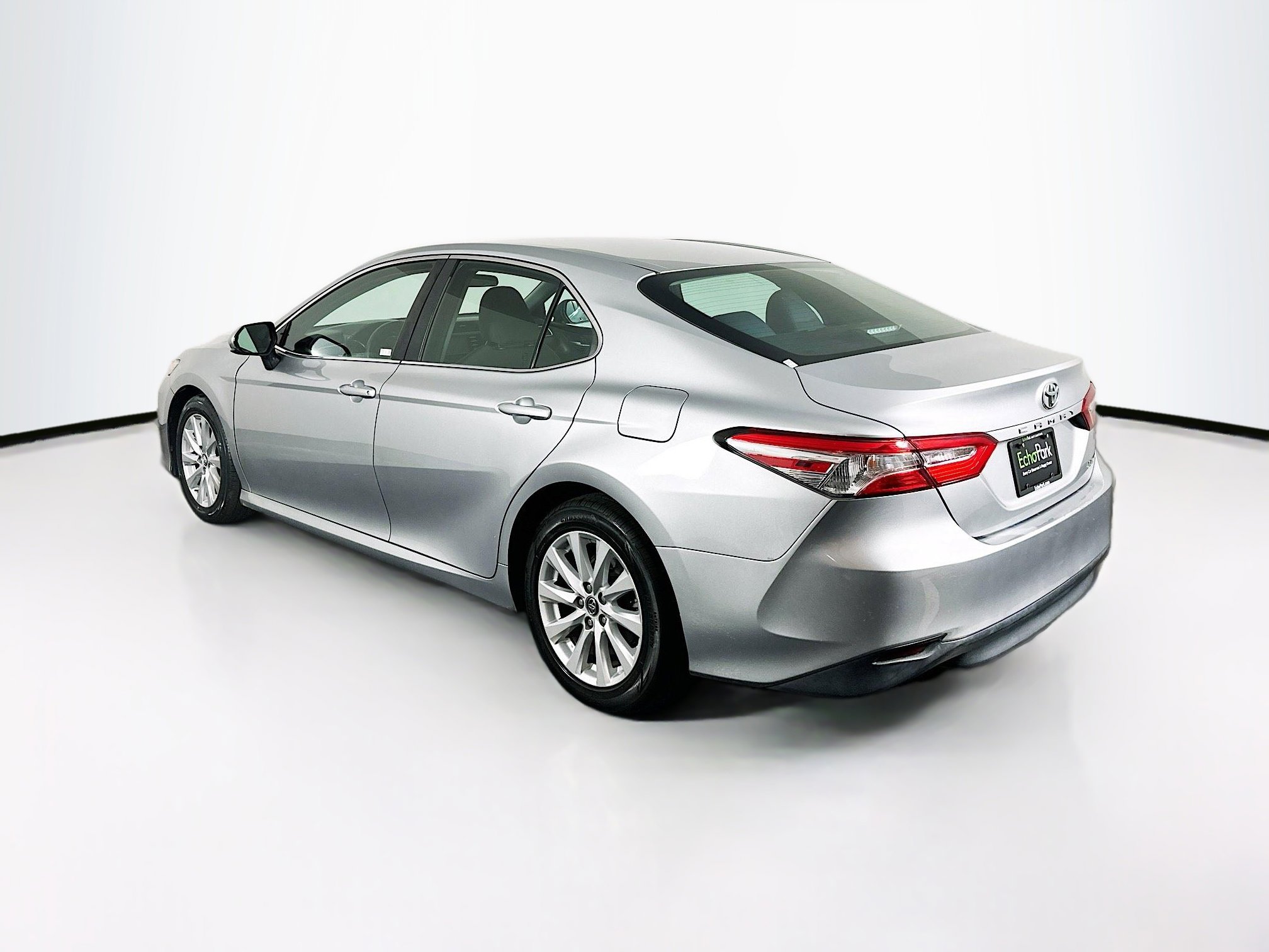 Used 2018 Toyota Camry LE image 5
