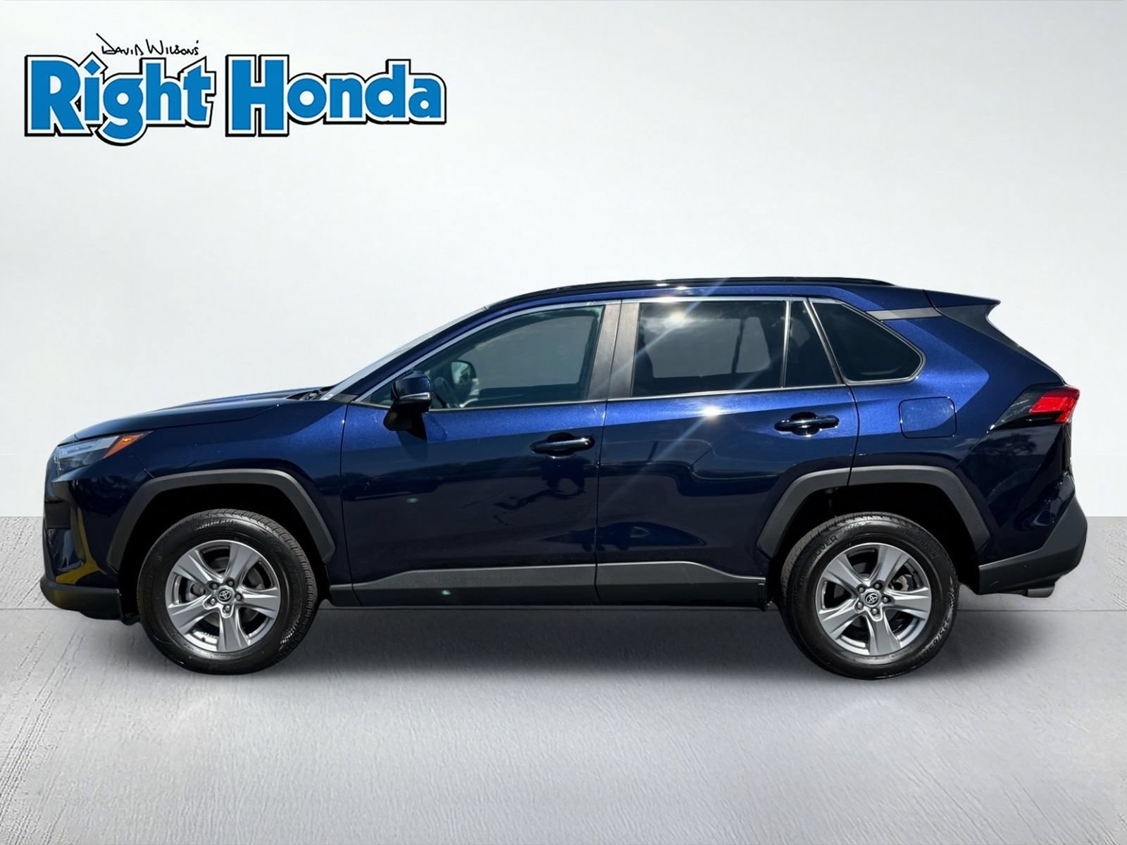 Used 2024 Toyota RAV4 XLE FWD image 3