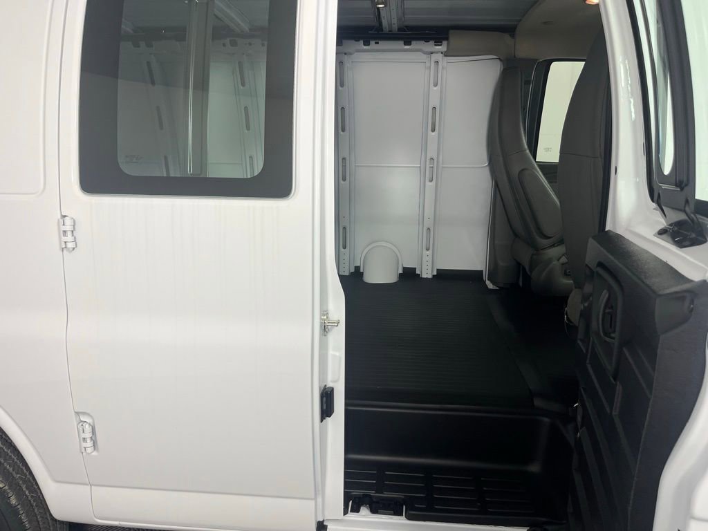 New 2026 Chevrolet Express 2500 w/ Enhanced Convenience Package RWD image 14