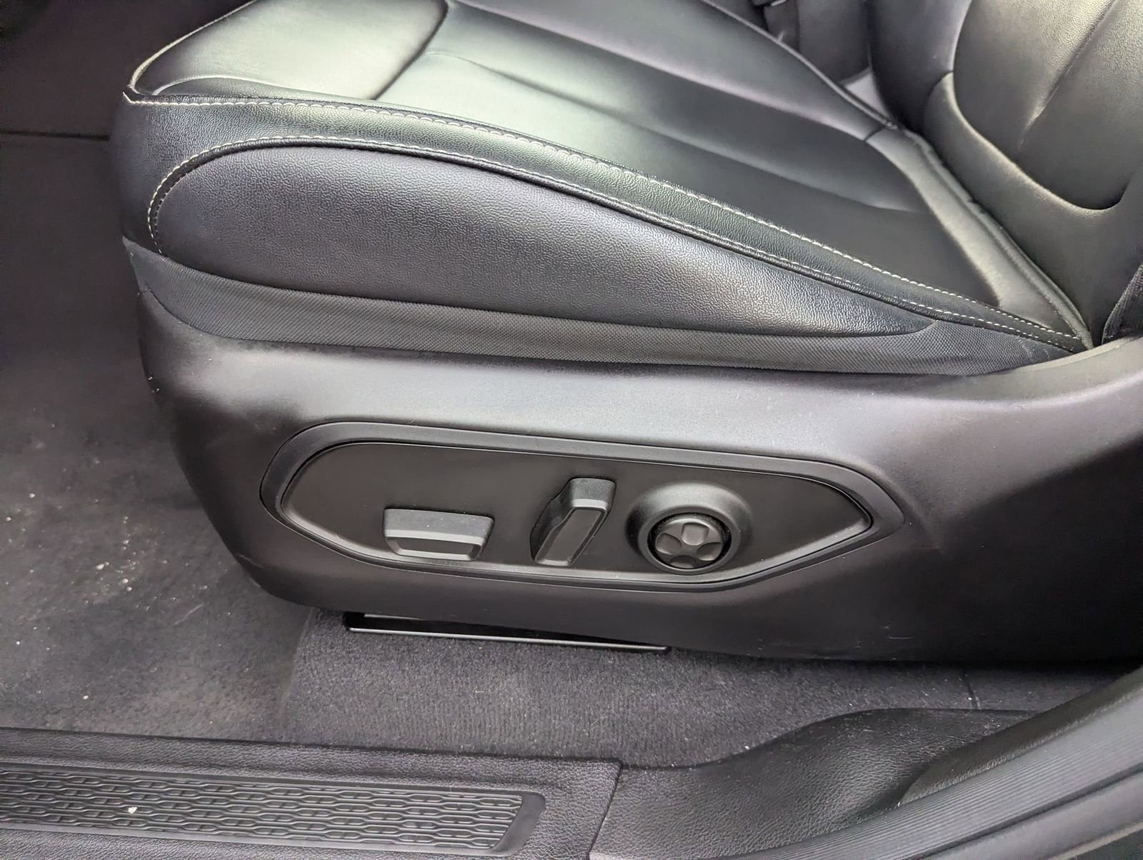 Used 2024 Jeep Grand Cherokee Limited 4xe w/ Trailer Tow Package image 11