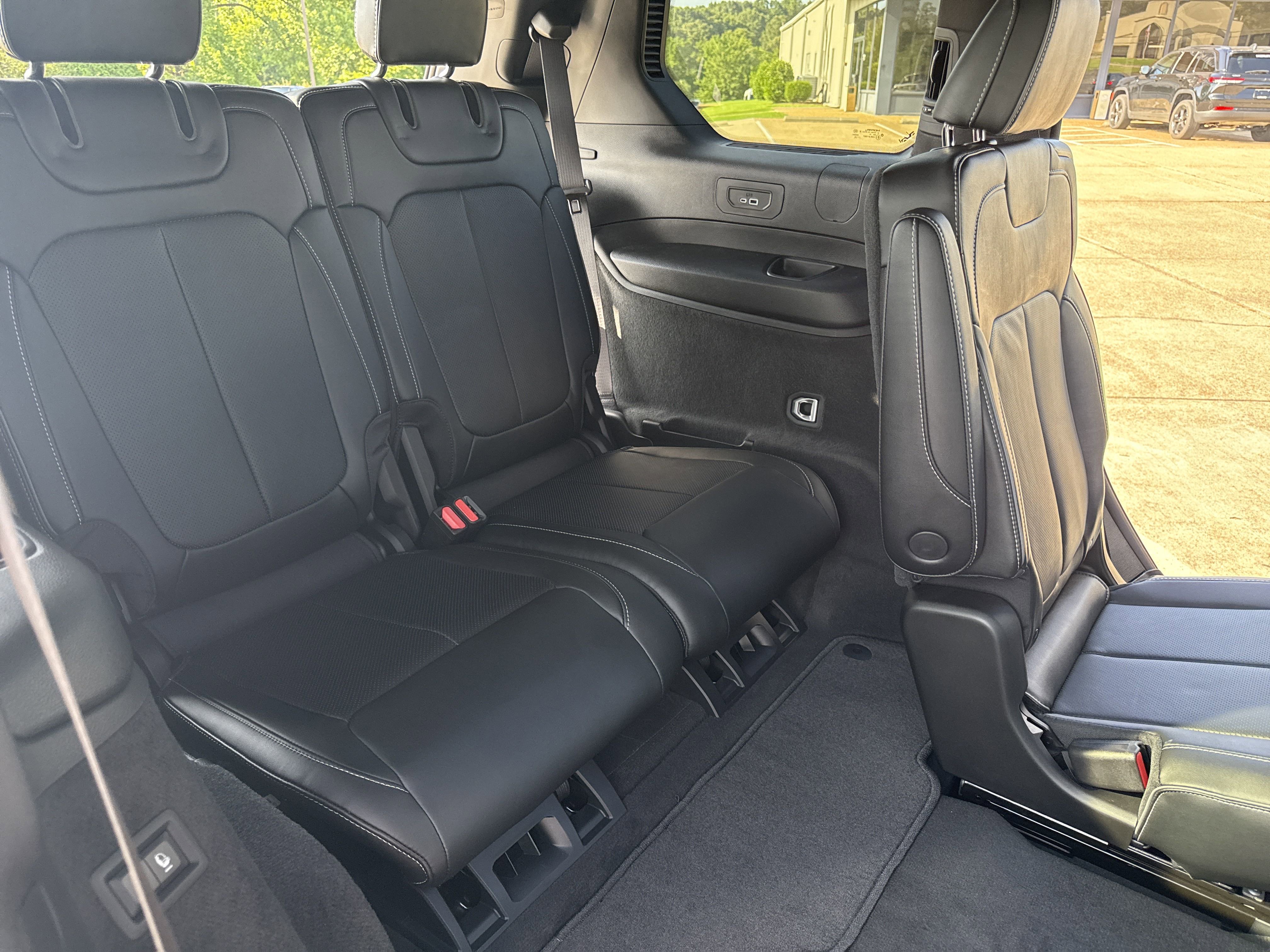 New 2025 Jeep Grand Cherokee L Overland w/ Trailer Tow Package image 32