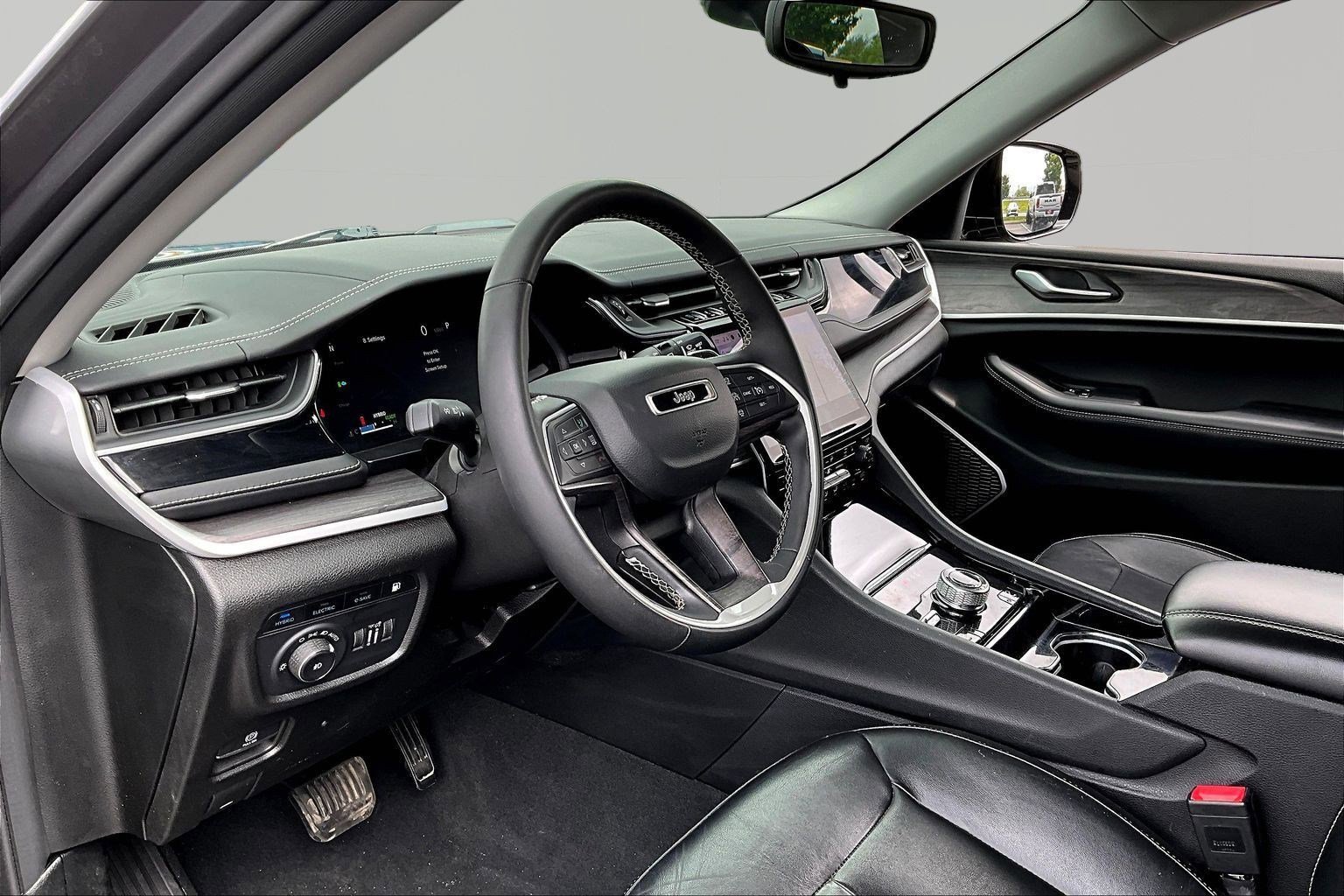 Used 2022 Jeep Grand Cherokee Limited 4xe AWD/4WD image 17